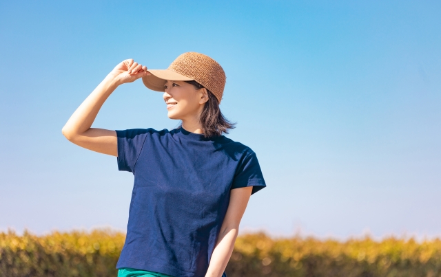 髪が“わたし”を映し返す。  アミノ酸が導く、静かな変化の物語。 ──MOGANSが大切にしている理由。